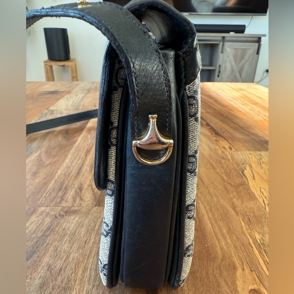 Gucci Authentic Vintage Medium GG Supreme Messenger Bag - Picture 10 of 15